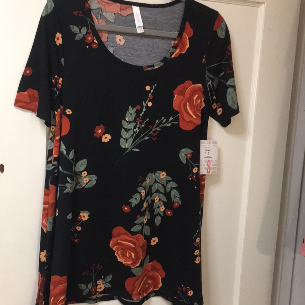 Nwt Lularoe perfect t small Roses